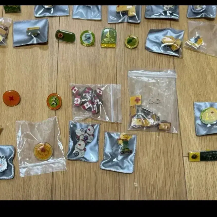 [BUNJANG] Korean Red Cross RCY Badges / 대한적십자사 배지 뱃지 rcy뱃지