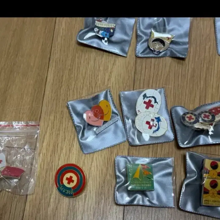 [BUNJANG] Korean Red Cross RCY Badges / 대한적십자사 배지 뱃지 rcy뱃지
