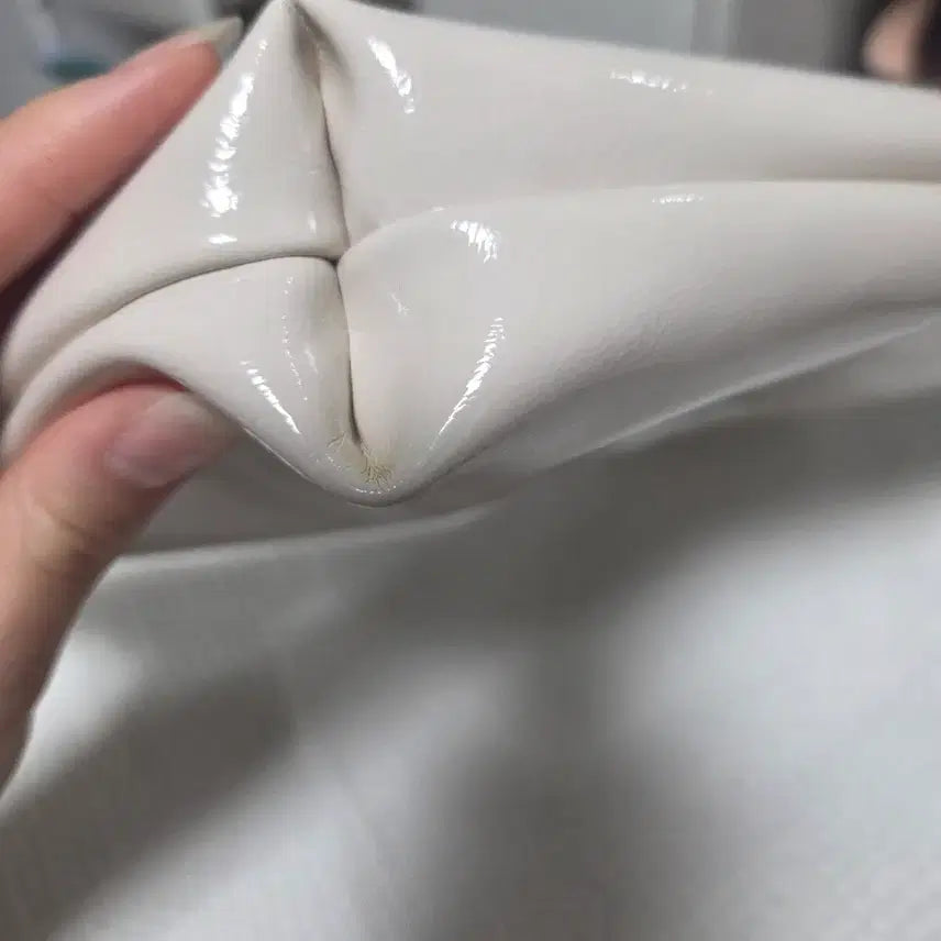 [BUNJANG] Emes Enamel Hobo Bag Cream / 이미스 에나멜 호보백 크림색상