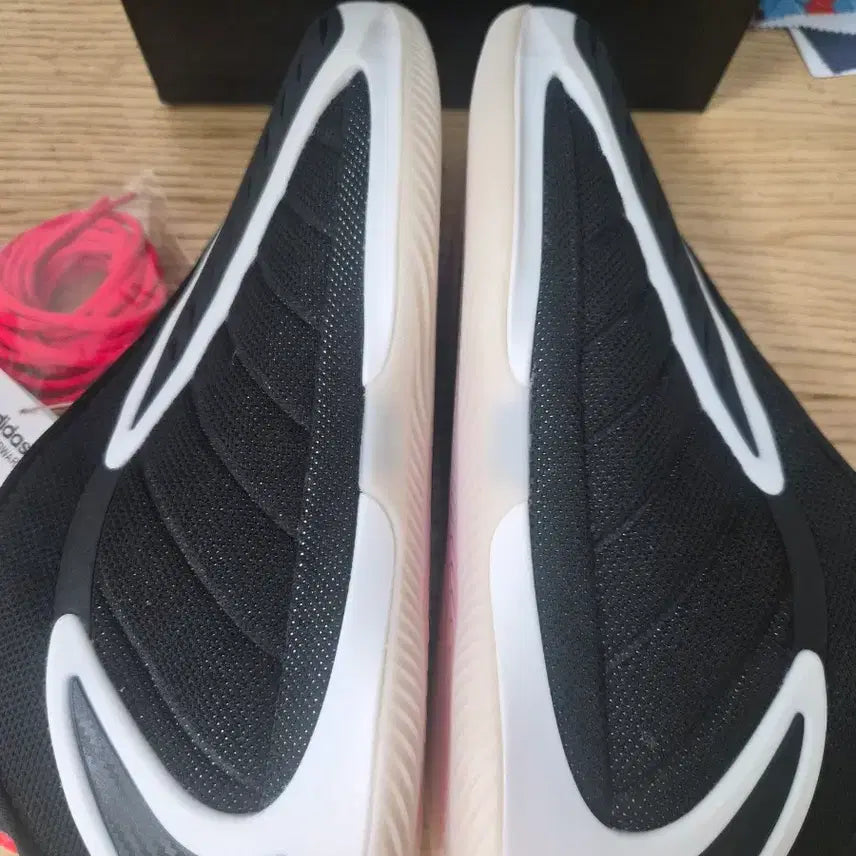 [SOLD OUT] 아디다스 A.E 2 검흰 275사이즈 새제품