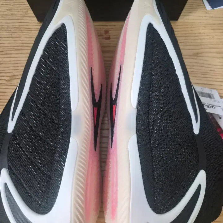 [SOLD OUT] 아디다스 A.E 2 검흰 275사이즈 새제품