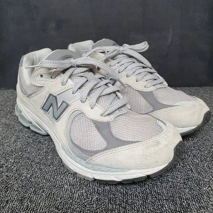 [BUNJANG] New Balance 2002R Gray Sneakers / 뉴발란스 2002R 그레이 285mm