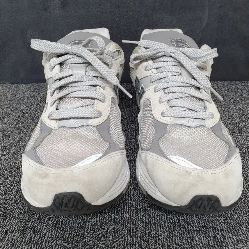[BUNJANG] New Balance 2002R Gray Sneakers / 뉴발란스 2002R 그레이 285mm