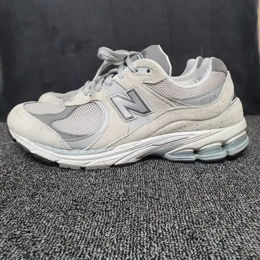 [BUNJANG] New Balance 2002R Gray Sneakers / 뉴발란스 2002R 그레이 285mm