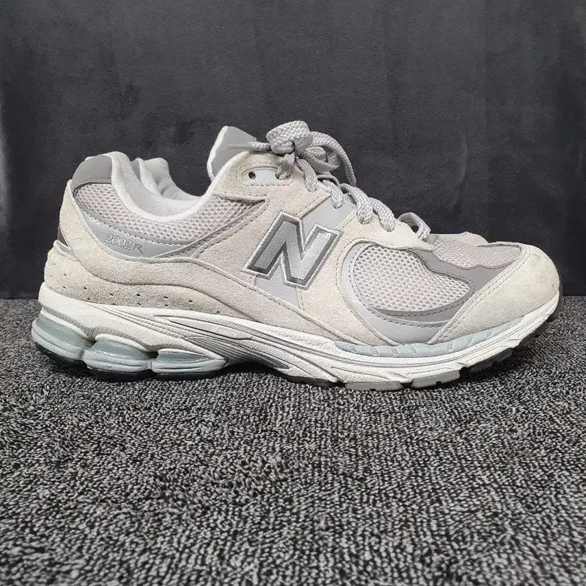 [BUNJANG] New Balance 2002R Gray Sneakers / 뉴발란스 2002R 그레이 285mm