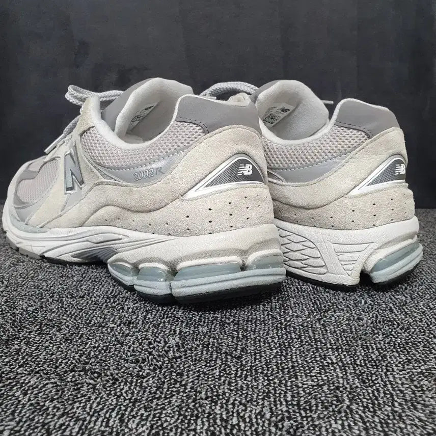 [BUNJANG] New Balance 2002R Gray Sneakers / 뉴발란스 2002R 그레이 285mm