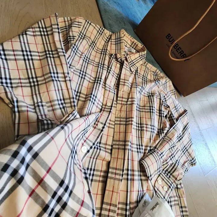 [SOLD OUT] 버버리정품 셔츠 M