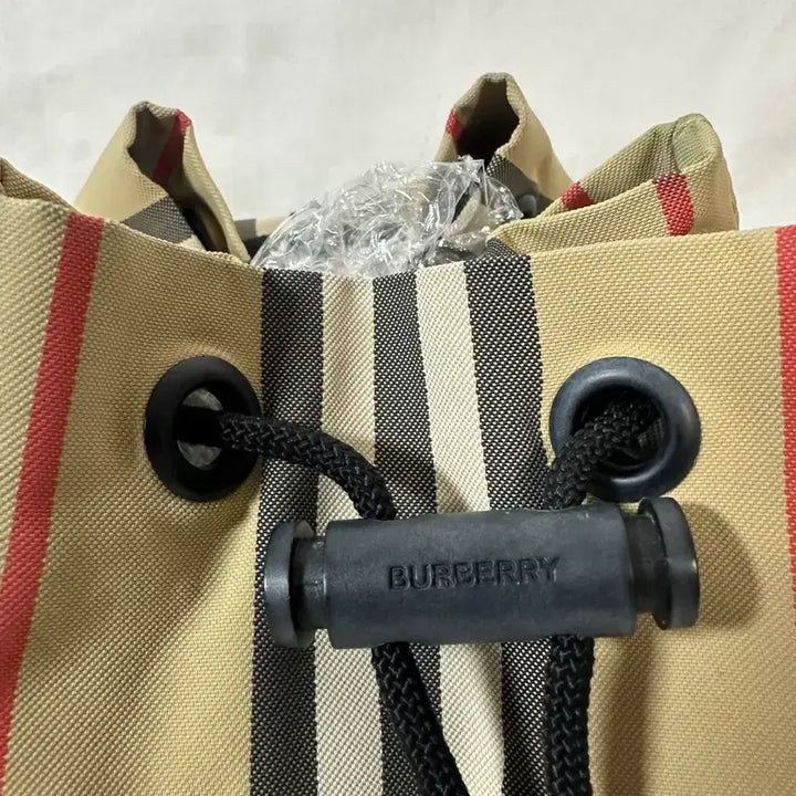 [BUNJANG] Burberry Lettering Drawstring Pouch Bag / 버버리 레터링 드로우스트링 포이백 (OS)
