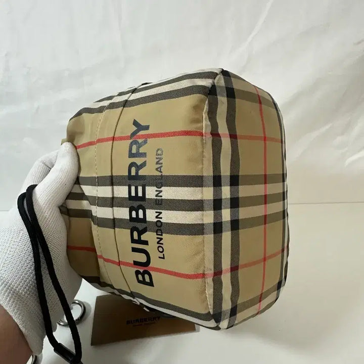 [BUNJANG] Burberry Lettering Drawstring Pouch Bag / 버버리 레터링 드로우스트링 포이백 (OS)