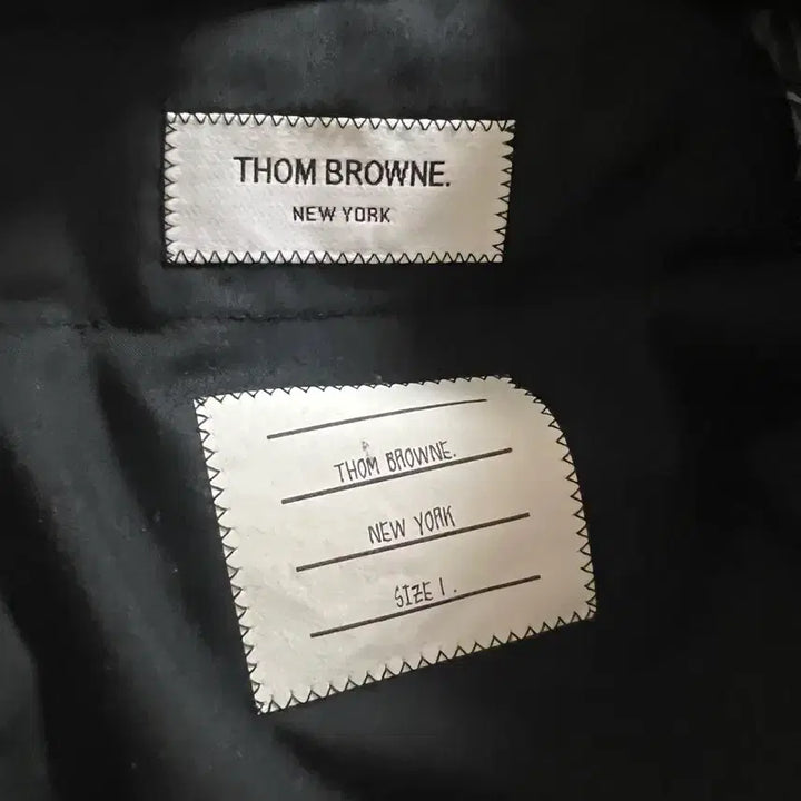 [BUNJANG] Thom Browne Side Strap Low Rise Slacks Trousers / 톰브라운 사이드 스트랩 로우라이즈 슬랙스 미디움 그레이 트라우저