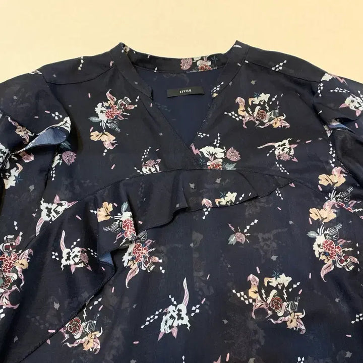 [BUNJANG] System Ruffle Blouse / 시스템 러플 블라우스
