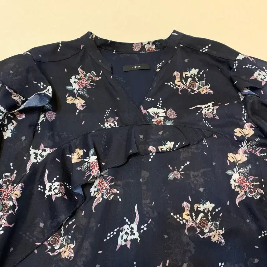 [BUNJANG] System Ruffle Blouse / 시스템 러플 블라우스