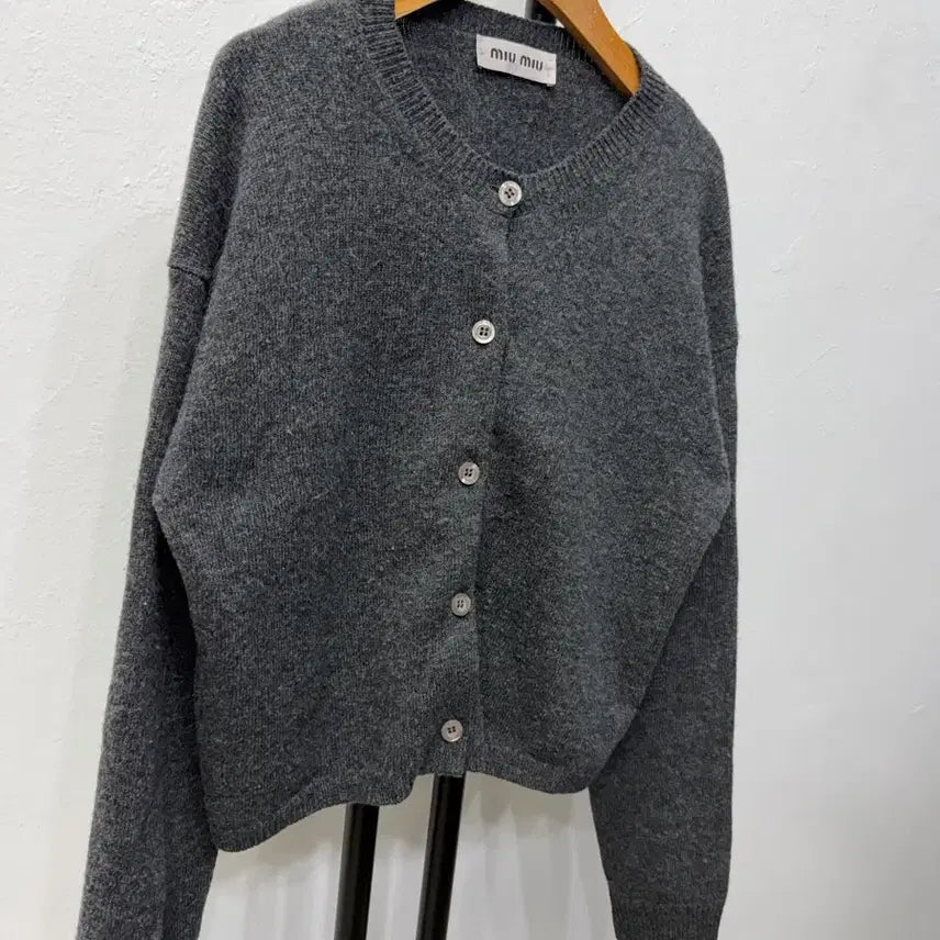 [BUNJANG] Miu Miu Back Logo Gray Cardigan 40 / 정품) 미우미우 신형 여성 백로고 그레이 가디건 40