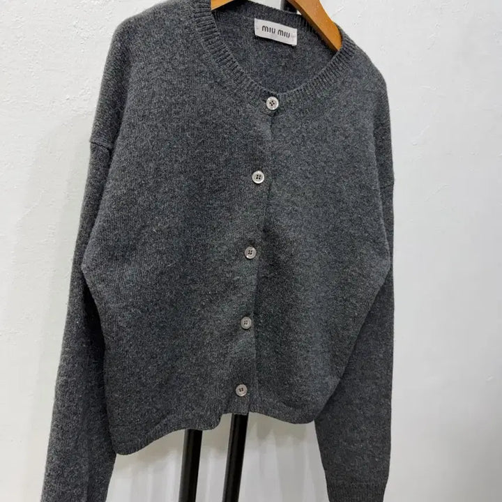 [BUNJANG] Miu Miu Back Logo Gray Cardigan 40 / 정품) 미우미우 신형 여성 백로고 그레이 가디건 40