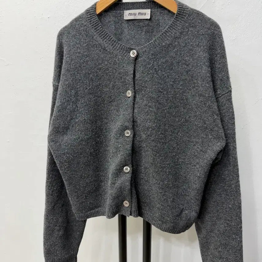 [BUNJANG] Miu Miu Back Logo Gray Cardigan 40 / 정품) 미우미우 신형 여성 백로고 그레이 가디건 40