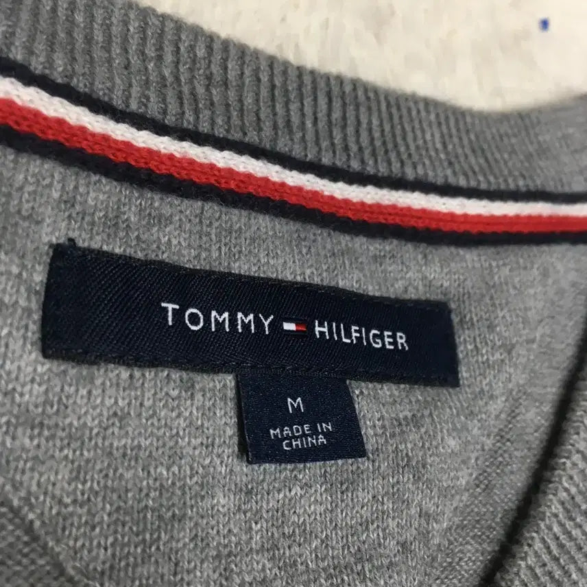 [BUNJANG] Tommy Hilfiger Round Neck Knit Sweater / 타미 라운드넥니트 만원샵 DD20