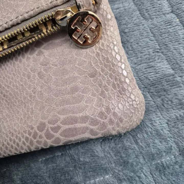 [BUNJANG] Tory Burch Snake Embossed Crossbody Bag / 토리버치 뱀피 크로스백