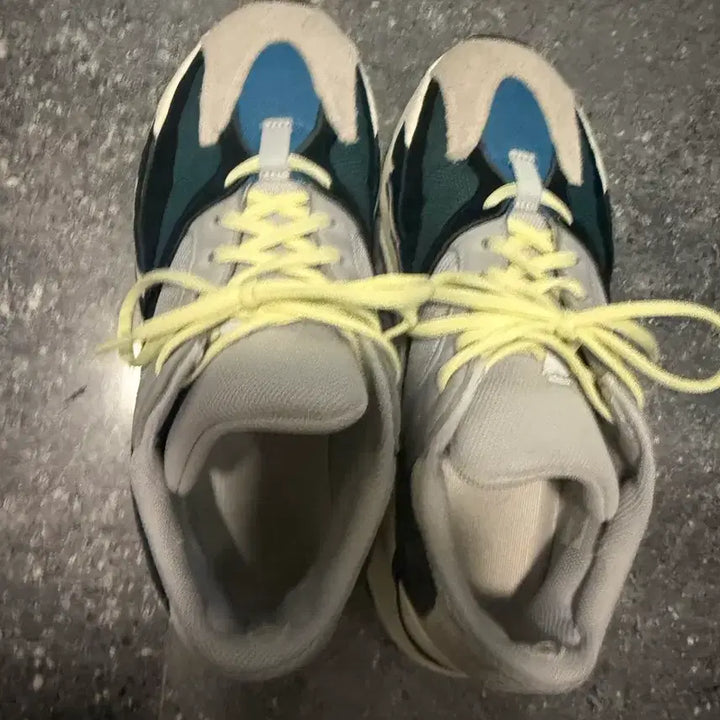 [BUNJANG] Adidas Yeezy Boost 700 Wave Runner Solid Grey Size 285 / 285 아디다스 이지 부스트 700 웨이브 러너 솔리드 그레이