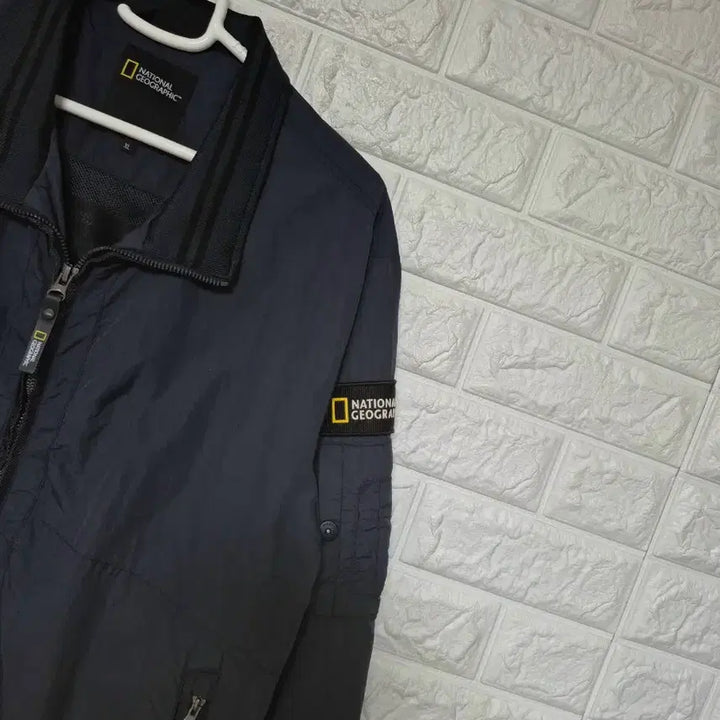 [BUNJANG] National Geographic Navy Windbreaker Jacket / 내셔널지오그래픽 네이비 바람막이 자켓