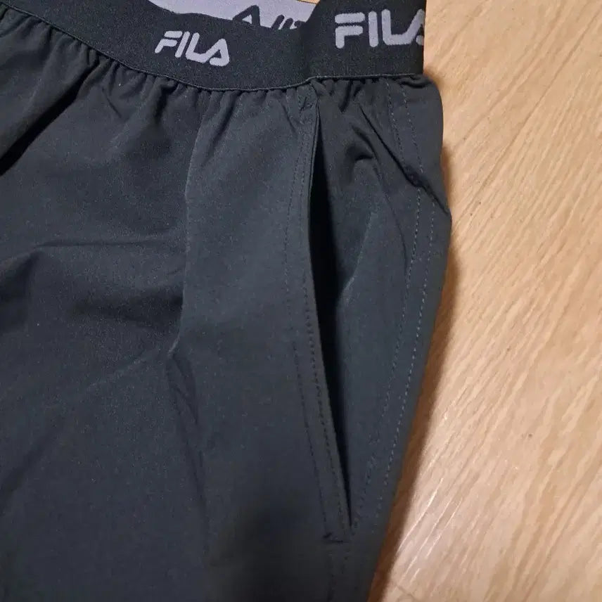 [BUNJANG] Fila Black Logo Band Shorts / 휠라 블랙 반바지 새상품 110