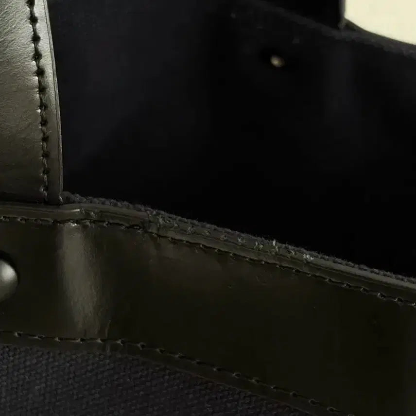 [BUNJANG] Lepan Handle Bag - Navy / 리본빛 Lepan Handle Bag - Navy 가방