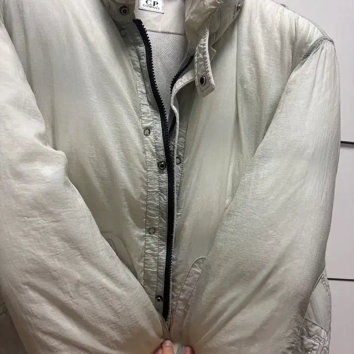 [SOLD OUT] c.p 컴퍼니 chrome-r down 한정판 제품입니다