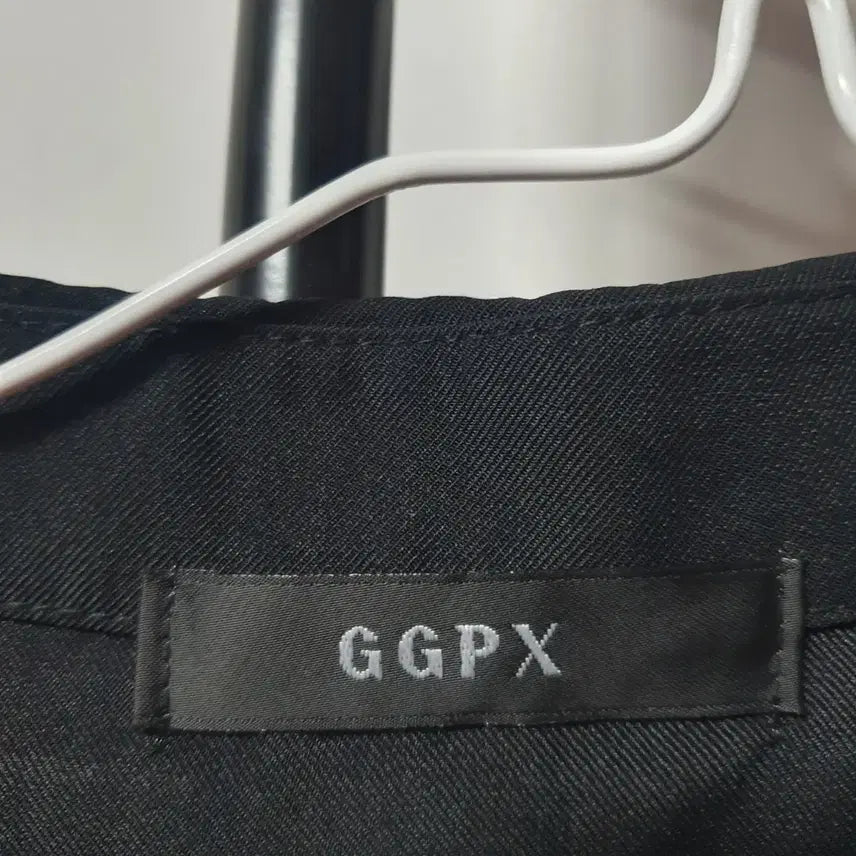[SOLD OUT] GGPX 민소매 블라우스 블랙 여성77