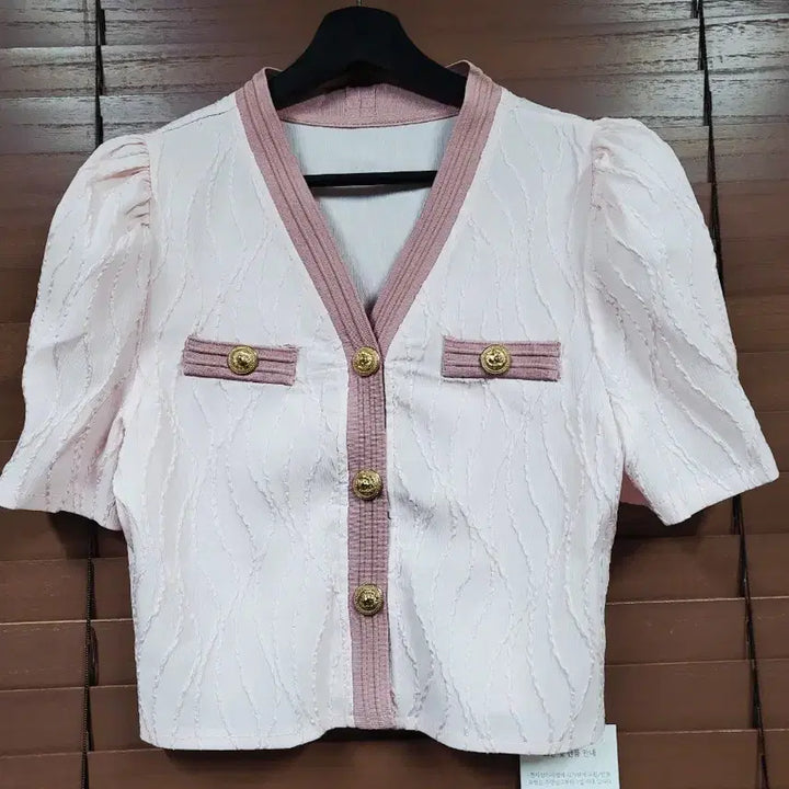 [SOLD OUT] 핑크 퍼프 반팔 블라우스 금장 단추