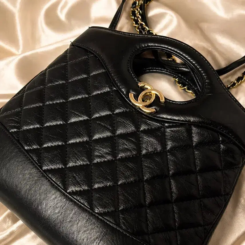 [BUNJANG] Black Quilted Chain Shoulder Bag / 블랙 퀼팅 체인 숄더백