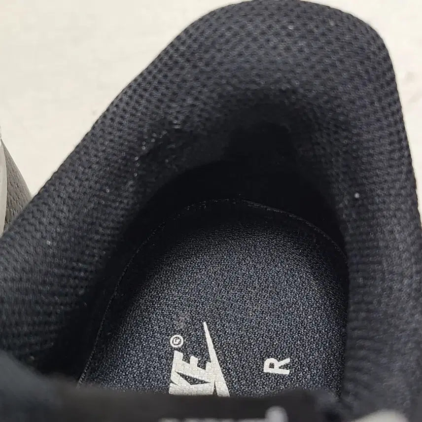 [BUNJANG] Nike Air Force 1 Black Sneakers / 2) 255 나이키 에어포스1