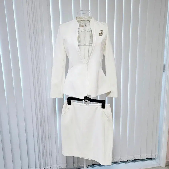 [SOLD OUT] ecole de paris 에꼴드파리 정장 자켓 스커트 세트 새상품