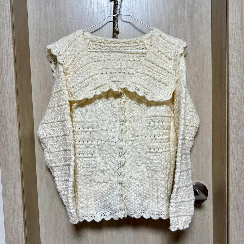 [BUNJANG] Ivory Big Collar Knit Cardigan / 아이보리 빅카리 니트 가디건