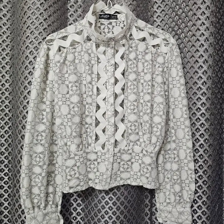 [SOLD OUT] 화이트 레이스 블라우스