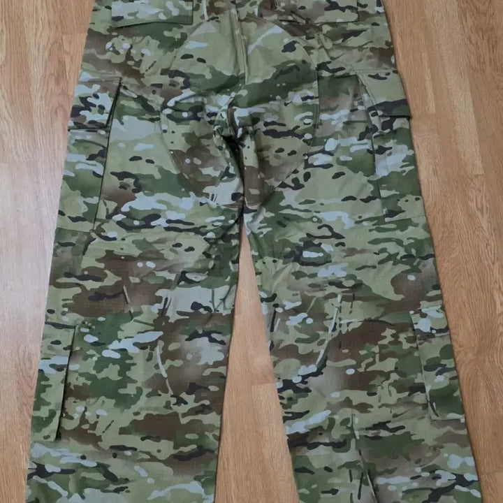 [SOLD OUT] [언타이틀드 아이딜] 멀티캠 아미 카모팬츠 1사이즈