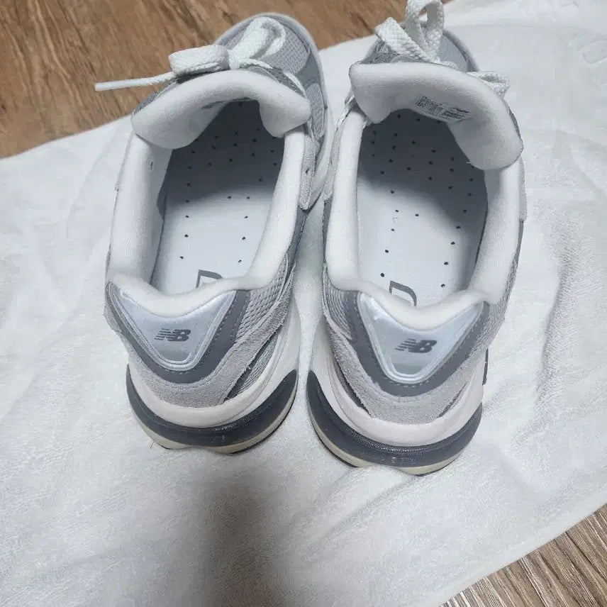 [BUNJANG] New Balance 2010 Gray Sneakers / 뉴발란스2010 앱졸브 그레이 270mm
