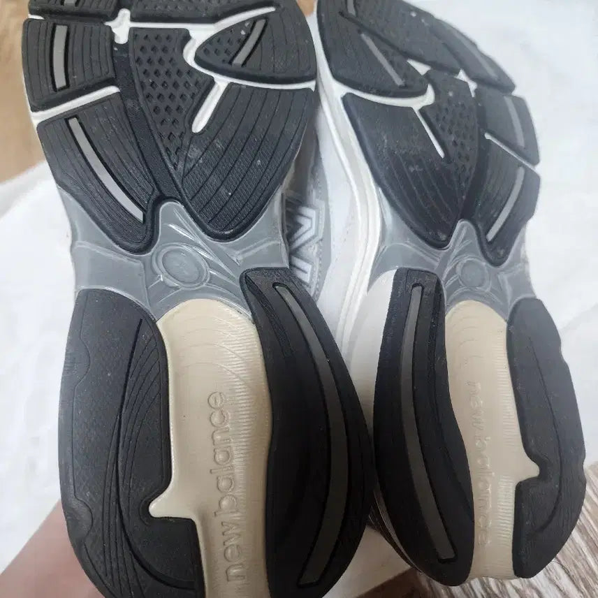 [BUNJANG] New Balance 2010 Gray Sneakers / 뉴발란스2010 앱졸브 그레이 270mm