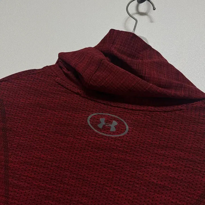 [SOLD OUT] 언더아머 레드 후드 기능성 긴팔 L