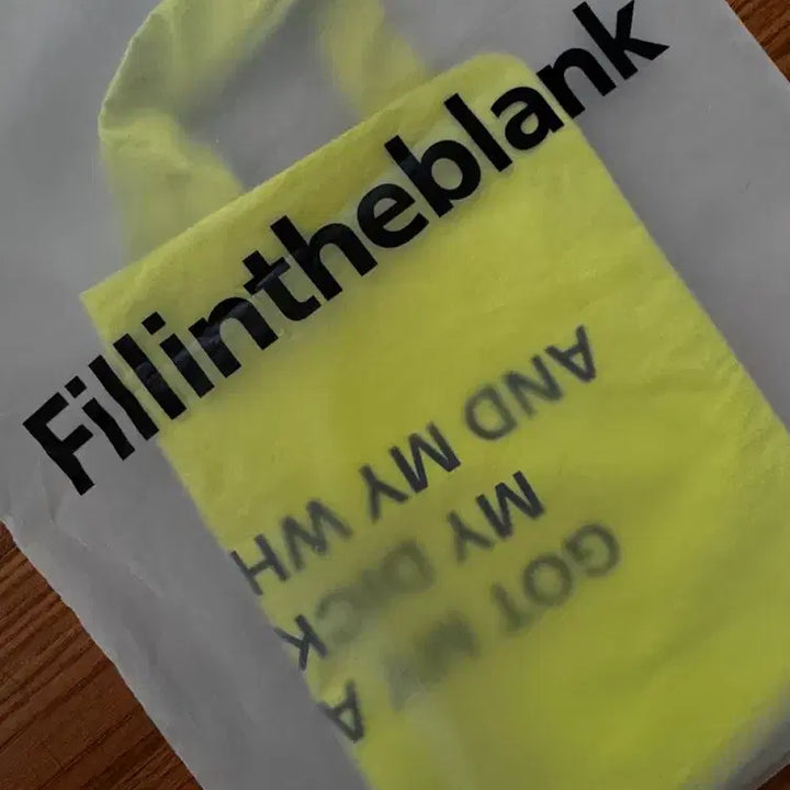 [BUNJANG] Fill in the Blank Lime Green Multi-Bag / 필 인더 블랭크 라임색 멀티백