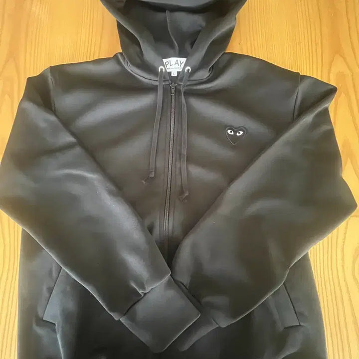 [SOLD OUT] 플레이 꼼데가르송 빅 블랙 하트 프린트 후드 집업 블랙 L