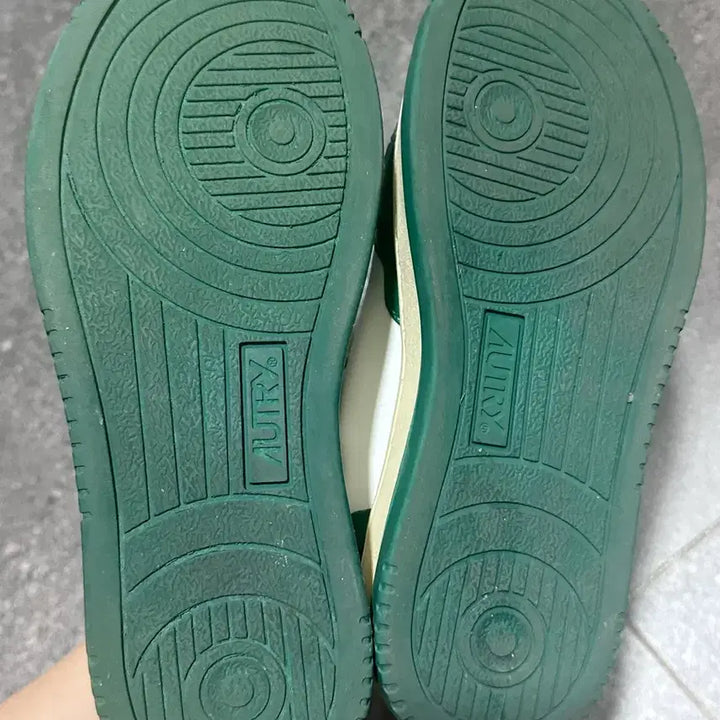 [BUNJANG] Autry Medalist Mid Green Sneakers / 오트리 메달리스트 미드 그린 36 (무료배송)
