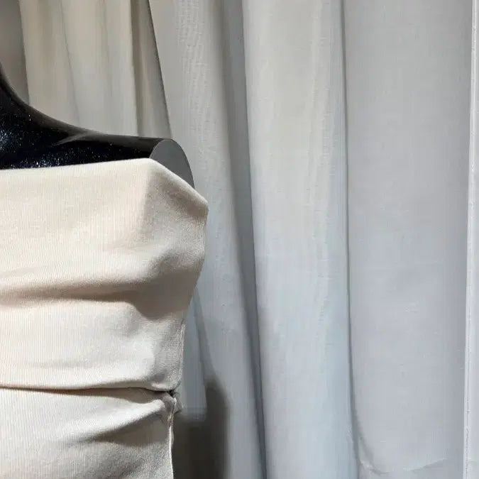 [BUNJANG] Pink Beige Off-Shoulder Tank Top / 오프숄드 핑크베이지 나시