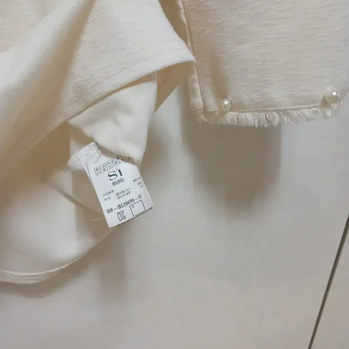 [BUNJANG] SI Pearl Embellished Ivory Blouse / 에스아이 SI 진주 장식 아이보리 블라우스