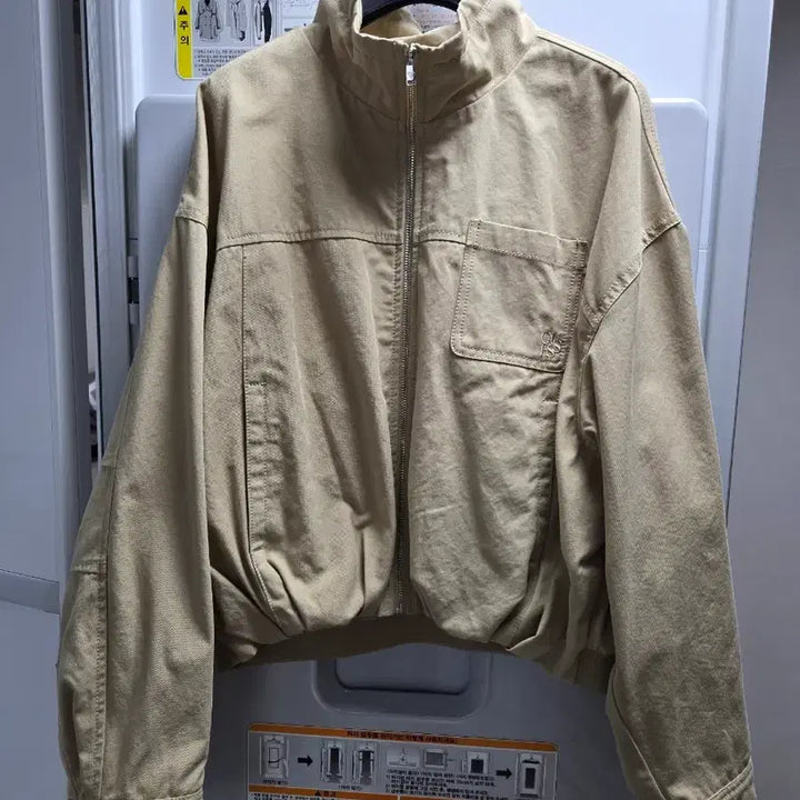[BUNJANG] Guess Stand Neck Bomber Jacket Beige / 게스 스탠넥 봄버 점퍼 베이지