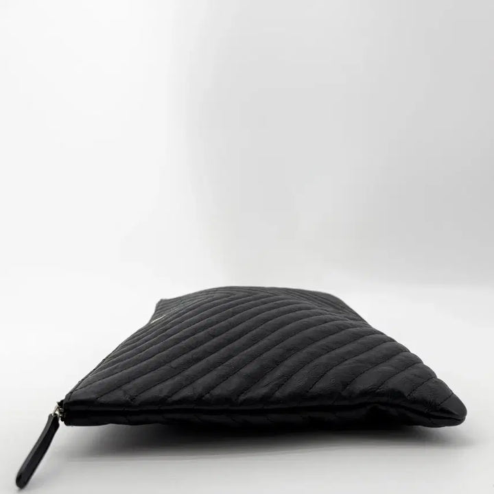 [BUNJANG] Chanel Calfskin Chevron Clutch Large / 샤넬 카프스킨 쉐브론 클러치 라지