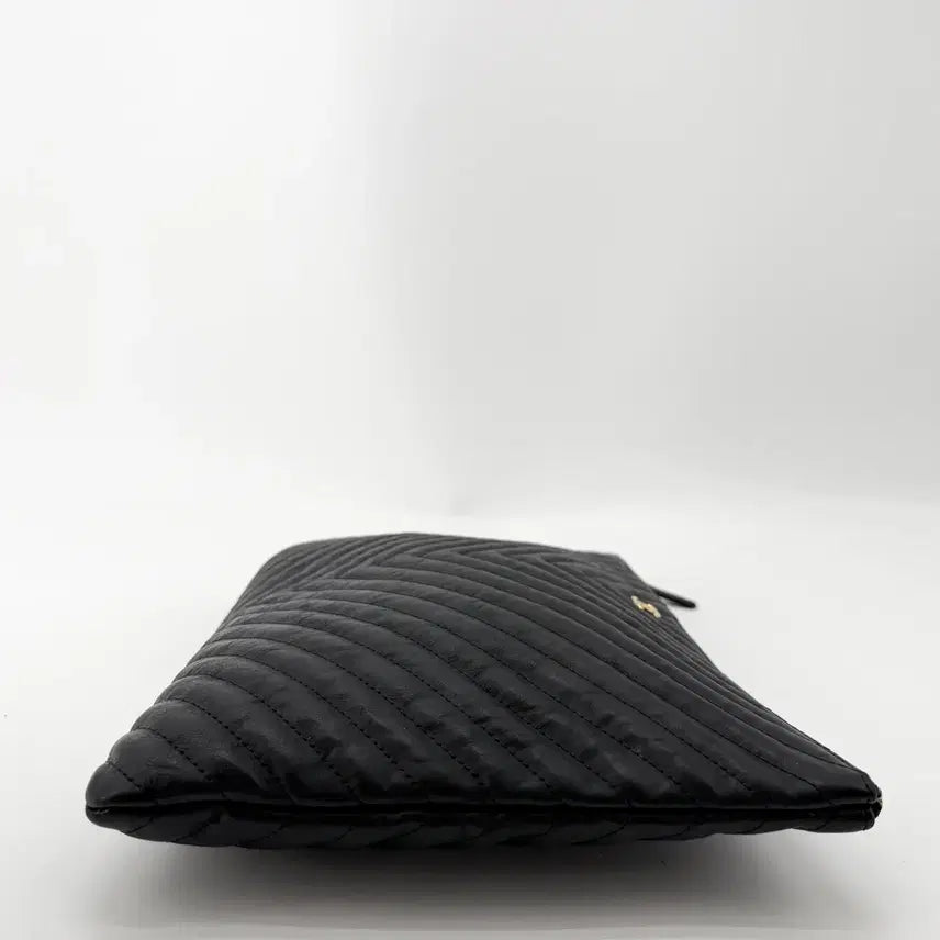 [BUNJANG] Chanel Calfskin Chevron Clutch Large / 샤넬 카프스킨 쉐브론 클러치 라지