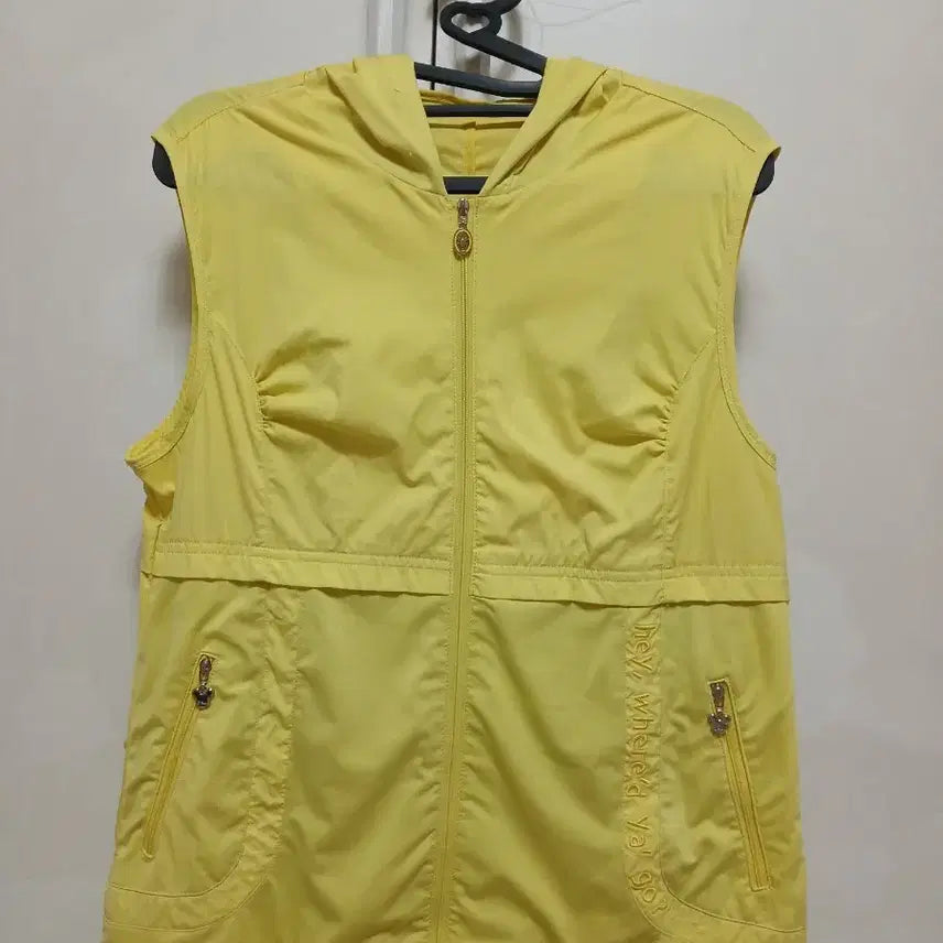 [BUNJANG] Disney Yellow Hooded Vest / 디즈니 옐로우 후드 조끼