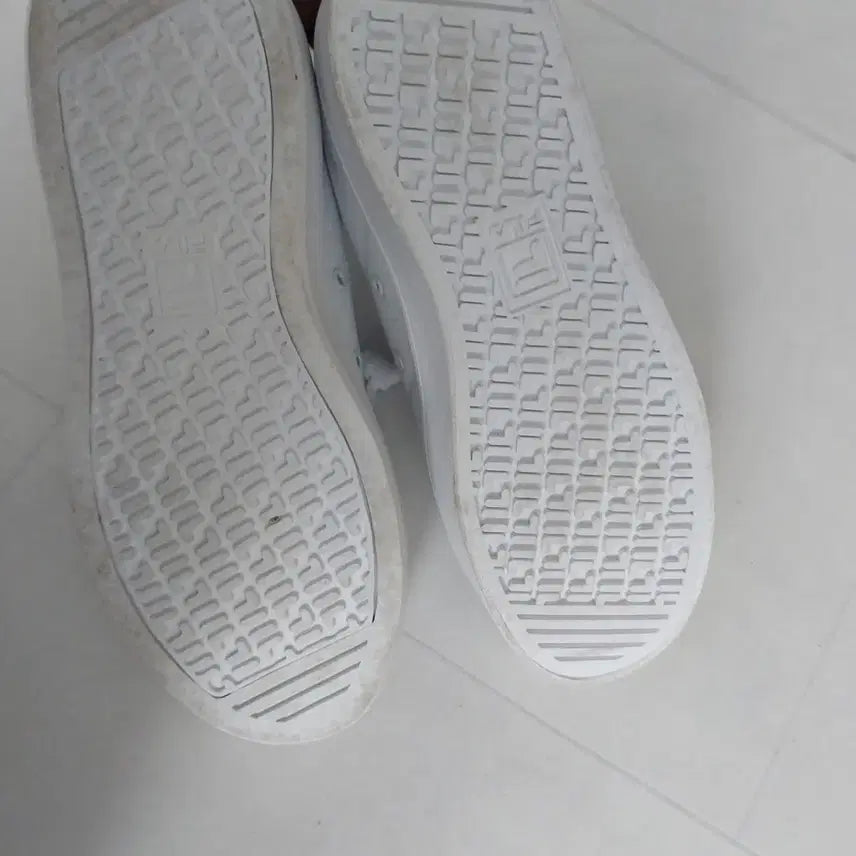 [SOLD OUT] 새거 휠라 운동화  250