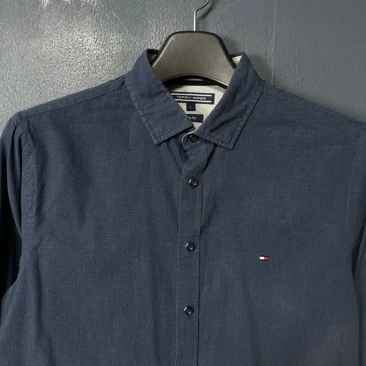 [BUNJANG] Tommy Hilfiger Navy Logo Shirt / L 타미힐피거 로고 네이비 셔츠 남방