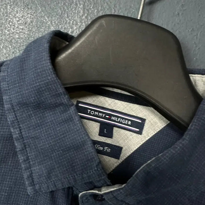 [BUNJANG] Tommy Hilfiger Navy Logo Shirt / L 타미힐피거 로고 네이비 셔츠 남방