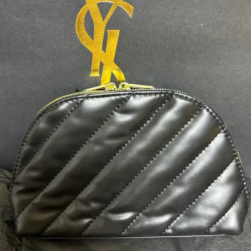 [SOLD OUT] 생로랑 YSL 퀼팅 파우치 블랙